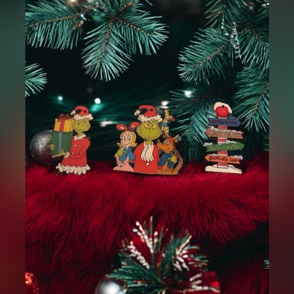 The Grinch Trio wooden ornaments (new)